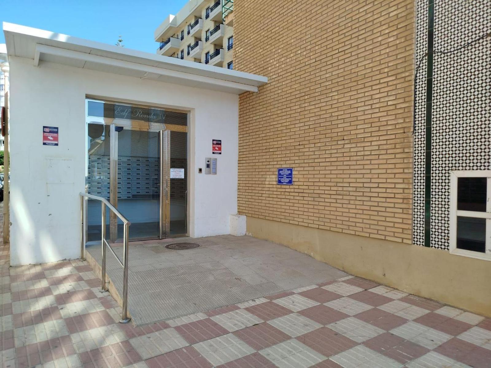 Lindo Apartamento Junto Al Mar Ronda Iv, Rocio Фуeнхирола Екстериор снимка
